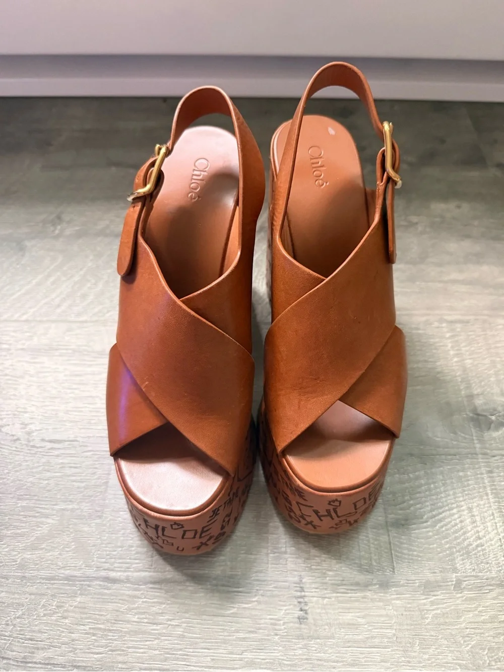 ✨ CHLOE Maxime Leather Crisscross Platform Sandals $1,250